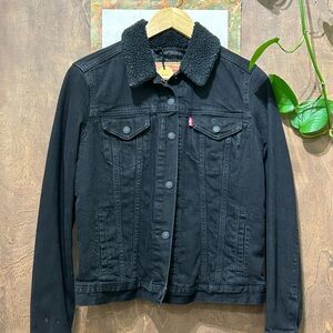 Levi’s Black Denim Trucker Jacket with Sherpa Collar EUC